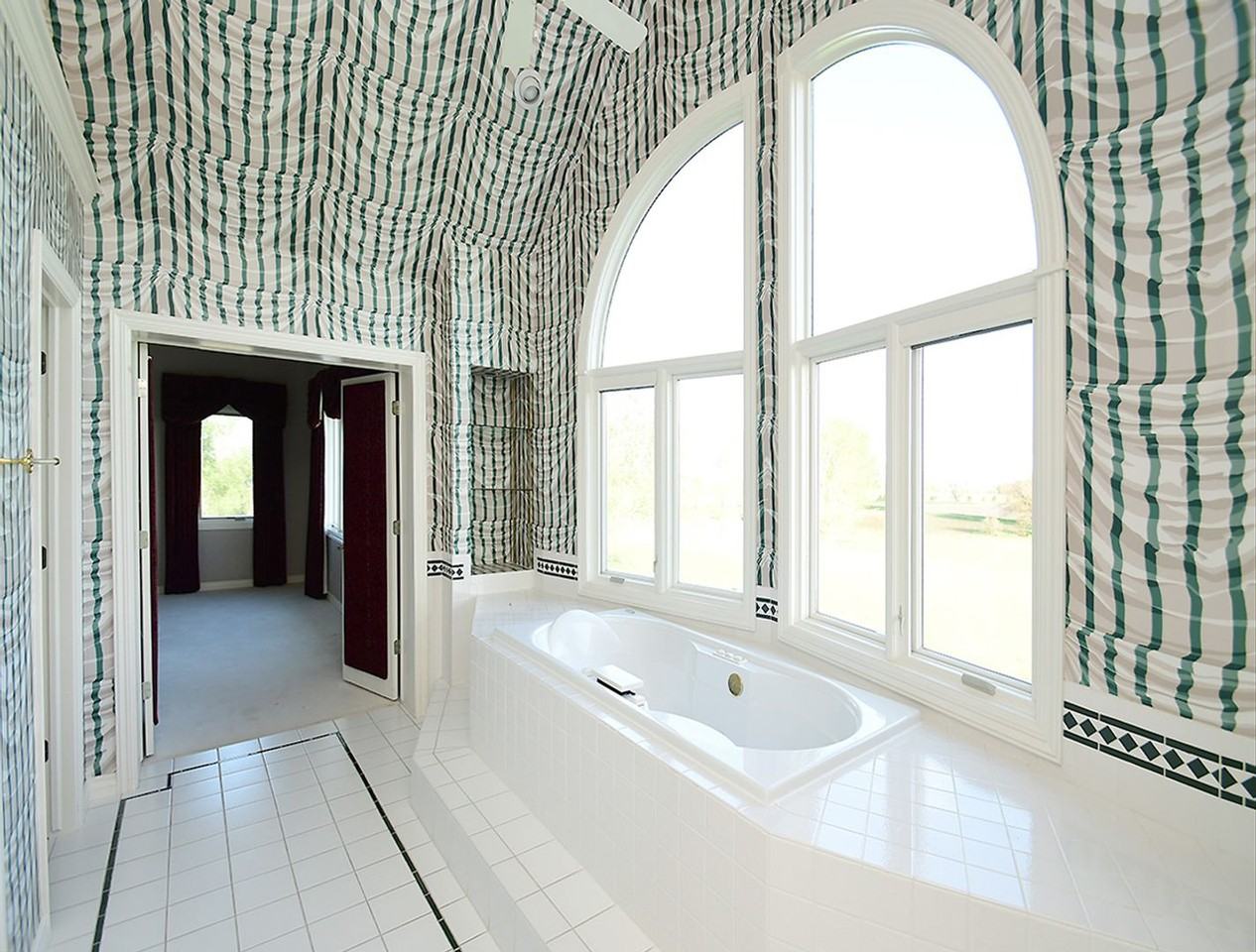 22050 Edgewater Rd - Photo 6 of 46