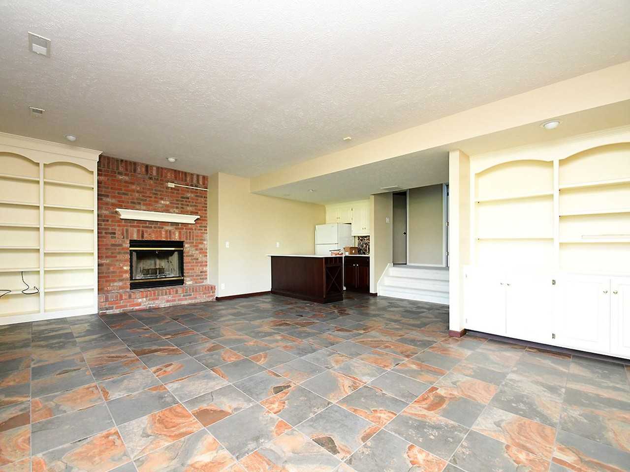 22050 Edgewater Rd - Photo 5 of 46