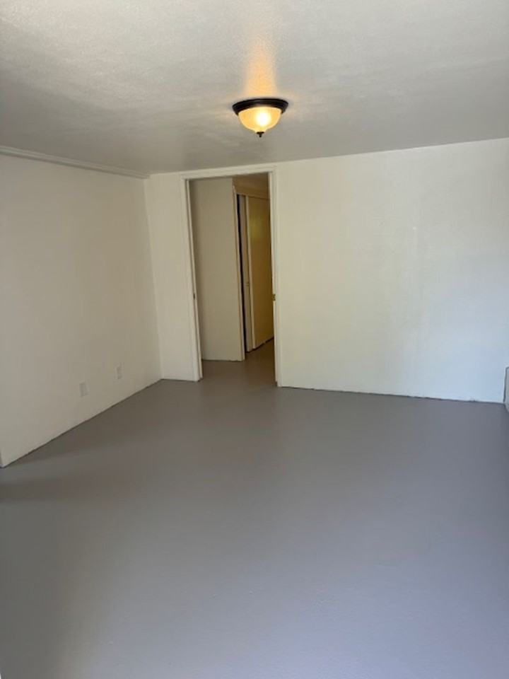 1066 Pine St - Photo 3 of 7