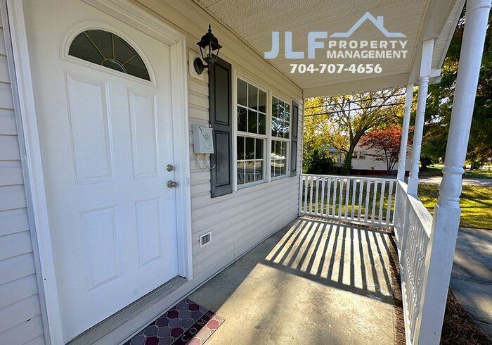 611 S Rowan Ave - Photo 2 of 19