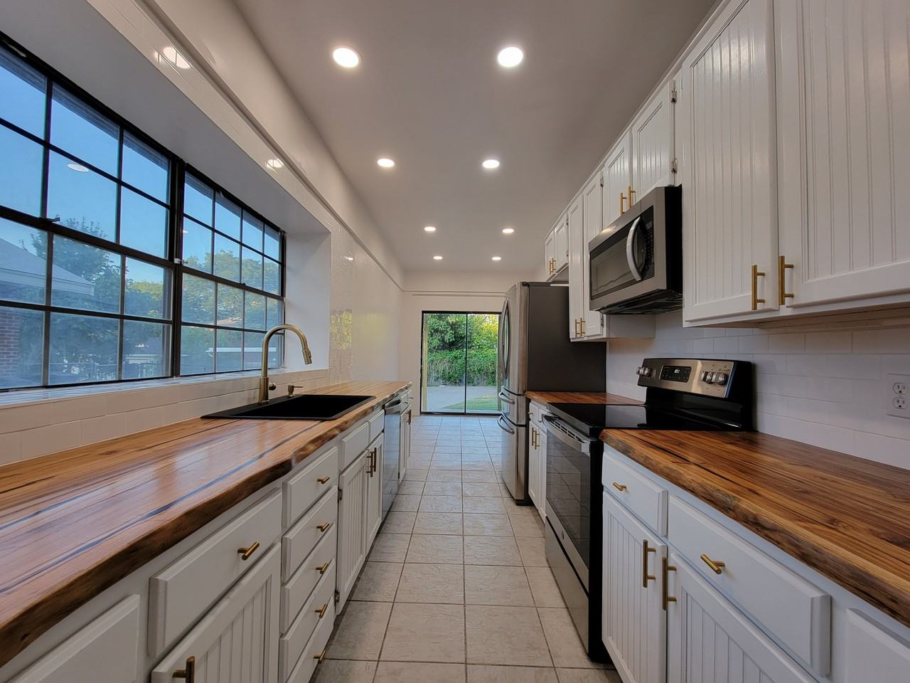 1821 Hillcrest St #NA - Photo 6 of 14