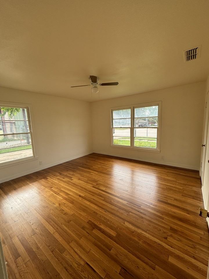 315 W Main St #NA - Photo 2 of 6