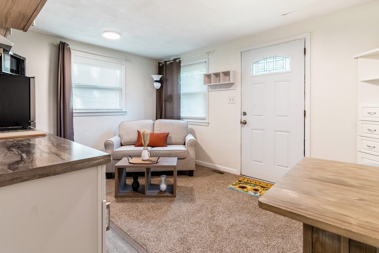 3125 1st Avenue Pl Sw #1BDRM - Photo 2 of 17