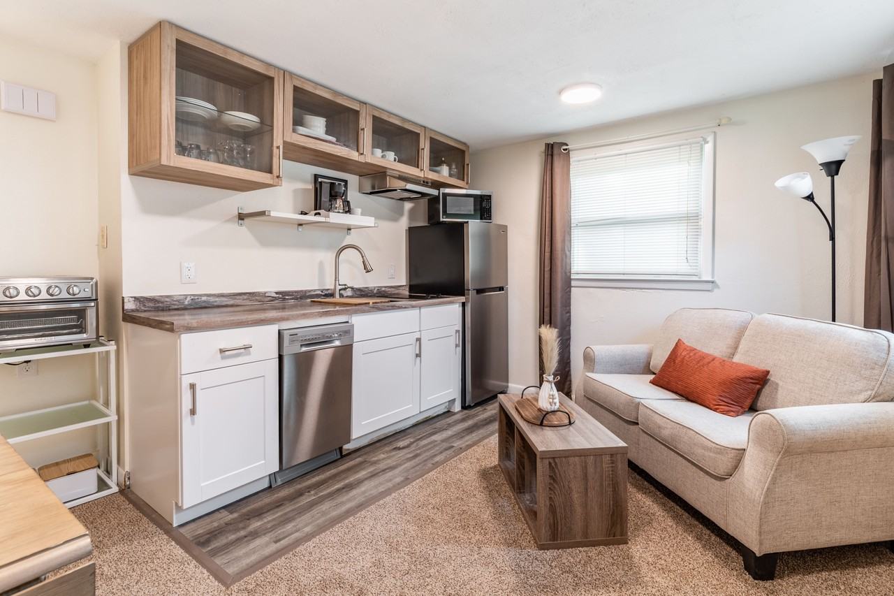 3125 1st Avenue Pl Sw #1BDRM - Photo 5 of 17