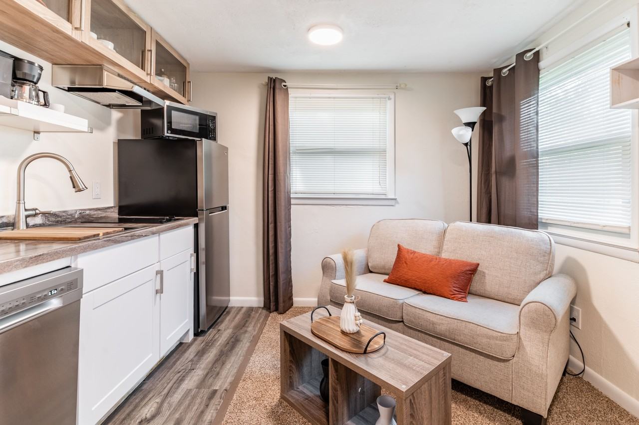 3125 1st Avenue Pl Sw #1BDRM - Photo 6 of 17