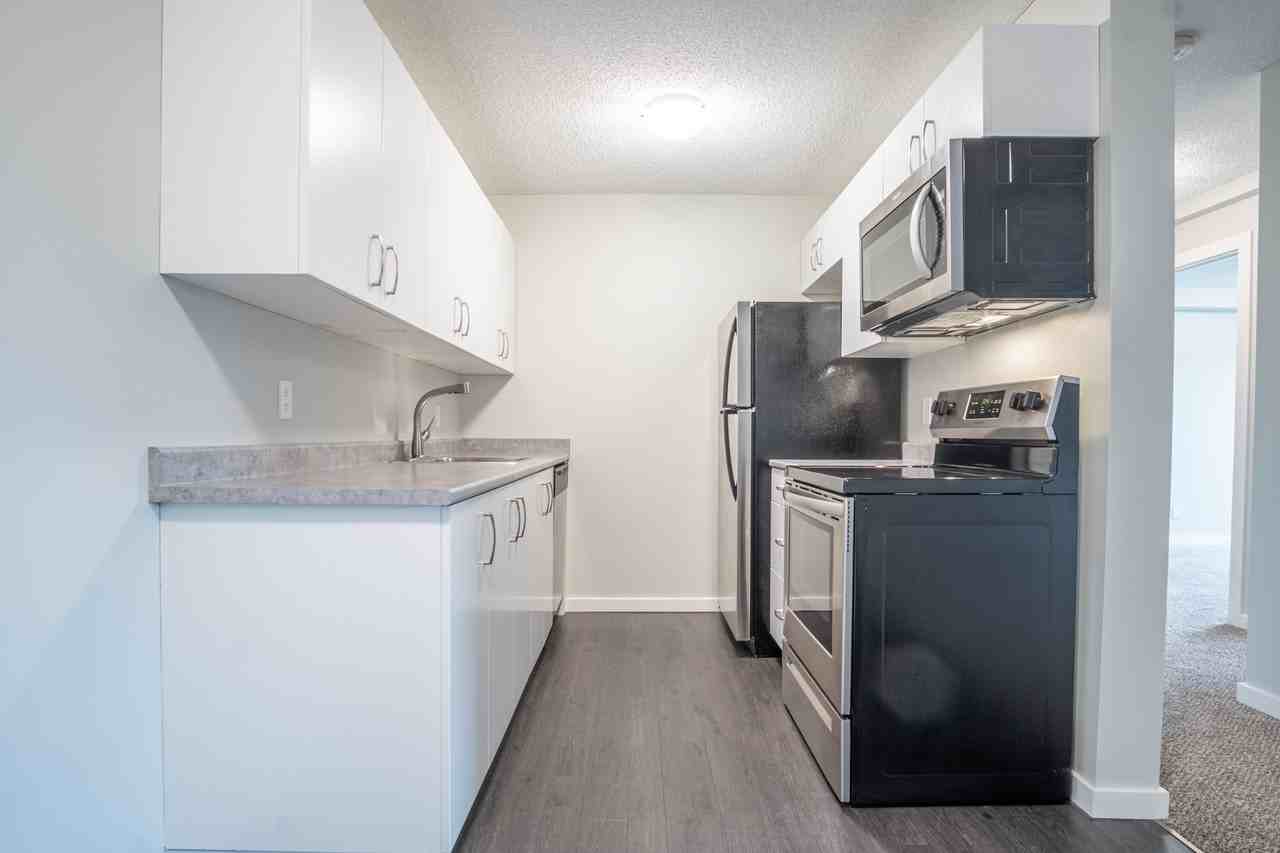 Bond Apartments 166 166, 160, 172 Pinehouse Dr, Saskatoon, SK S7K 5H7