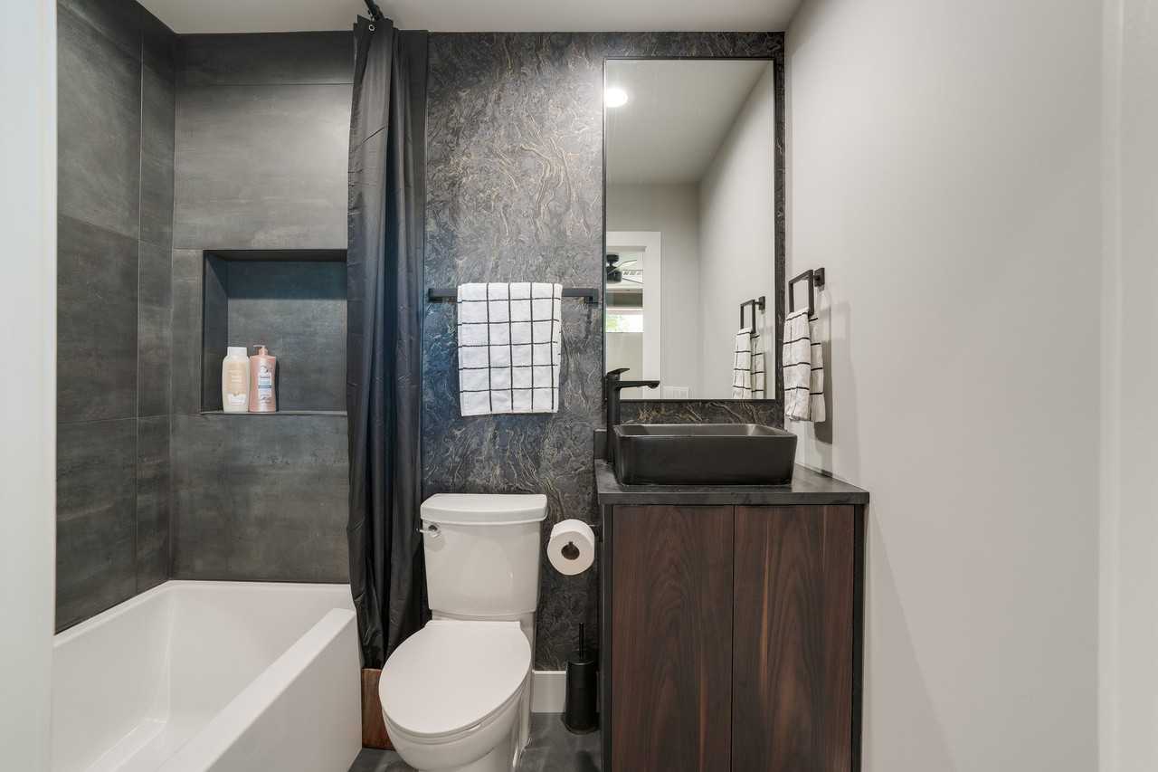 817 Northwest 6th Street #1 - Photo 6 of 50