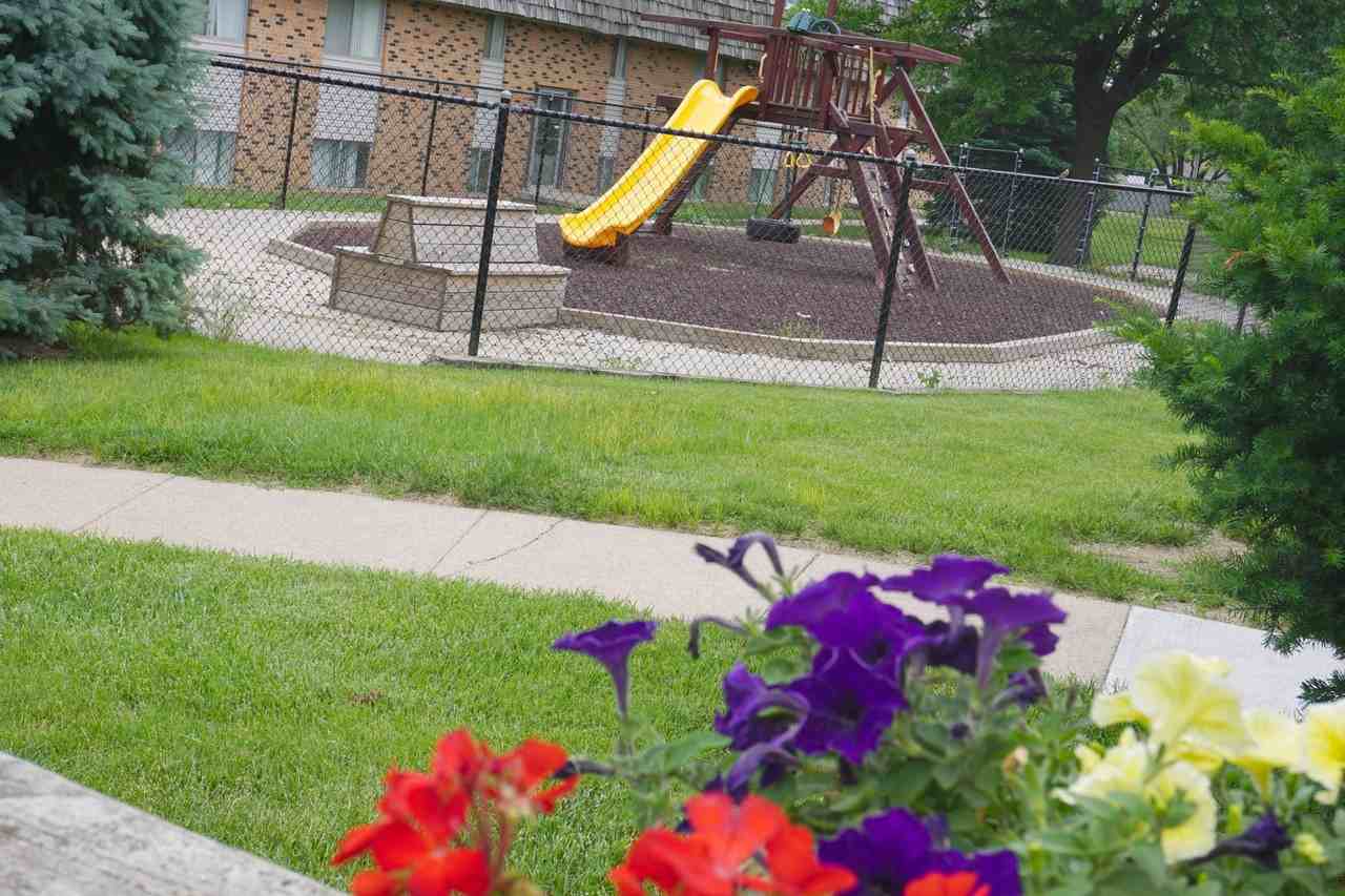 Orleans Square - Photo 3 of 50