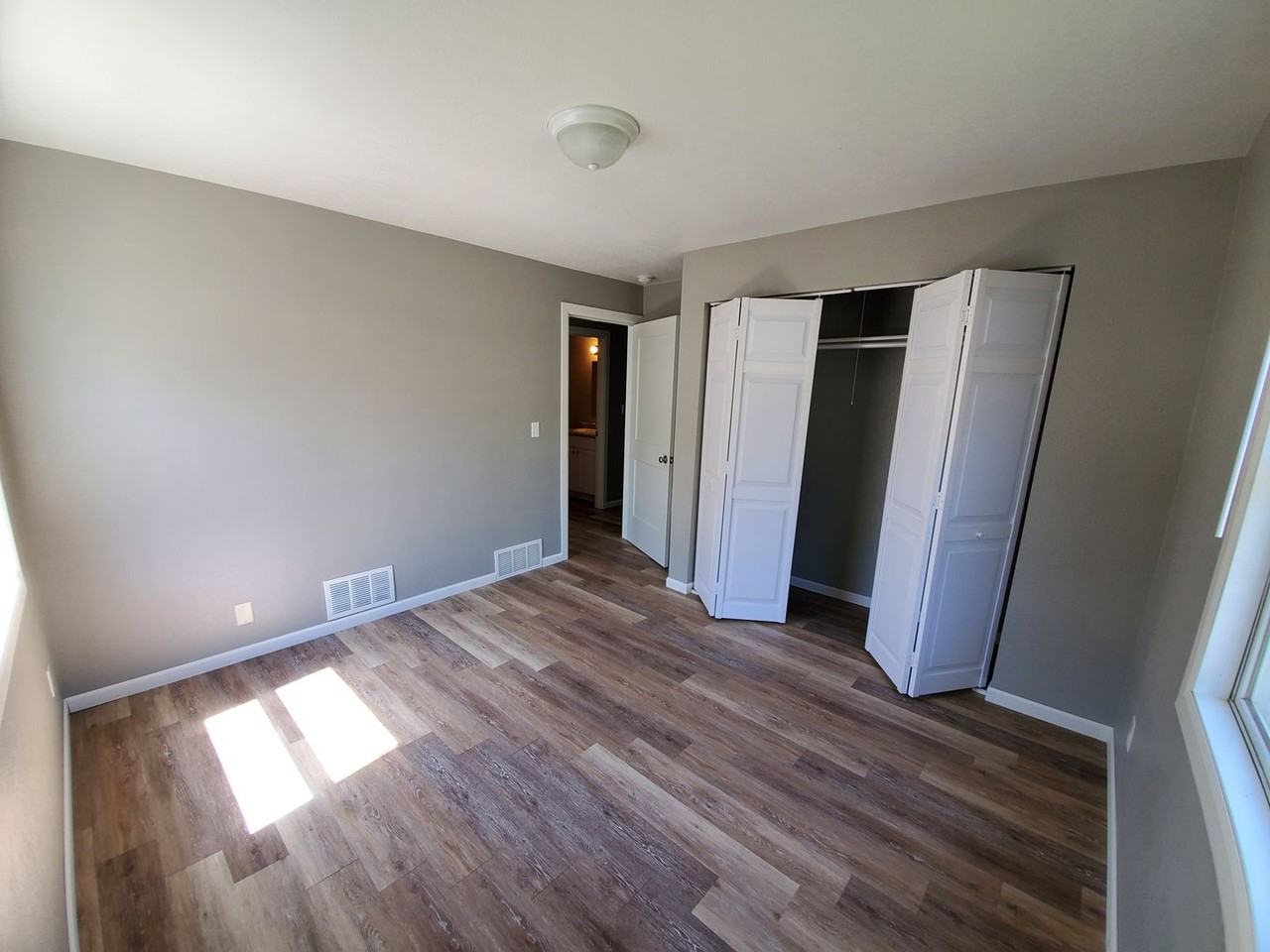 702 S 10th St - Photo 2 of 10