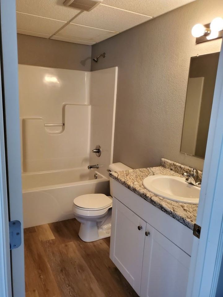 702 S 10th St - Photo 3 of 10