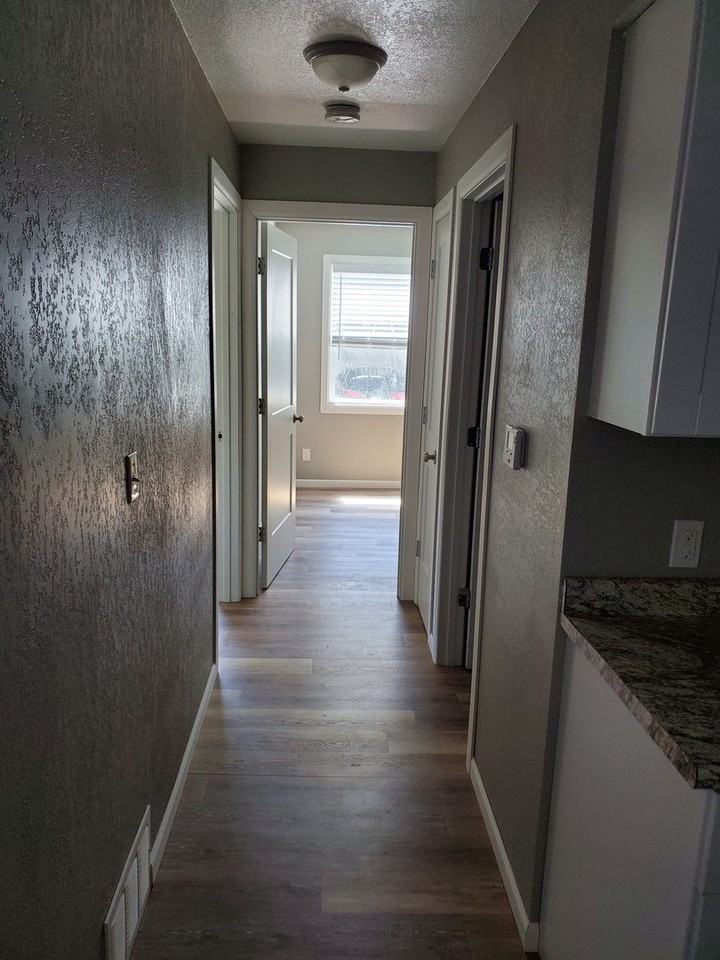 702 S 10th St - Photo 4 of 10