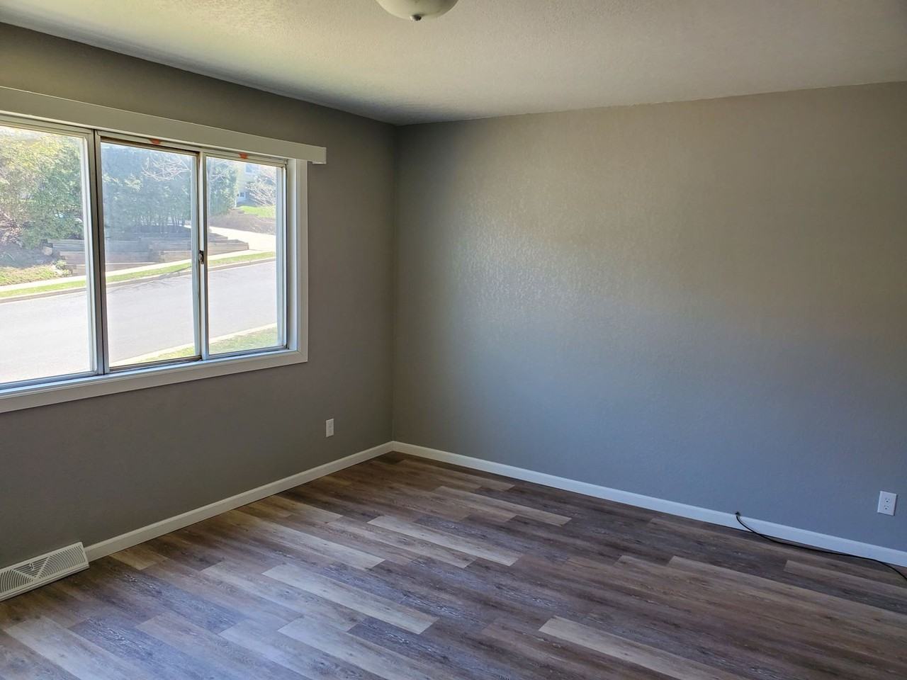 702 S 10th St - Photo 5 of 10