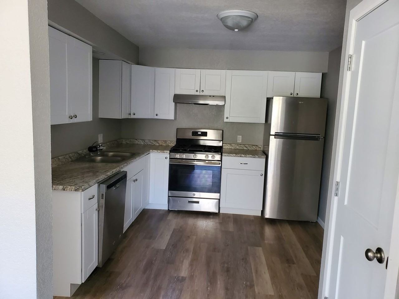 702 S 10th St - Photo 6 of 10