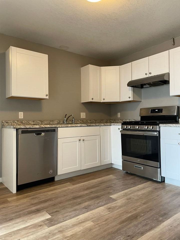 702 S 10th St - Photo 7 of 10