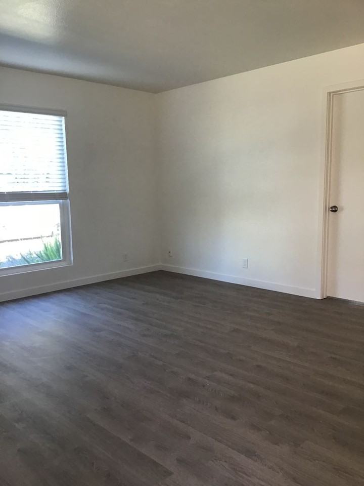 x BS1166 - Photo 2 of 12