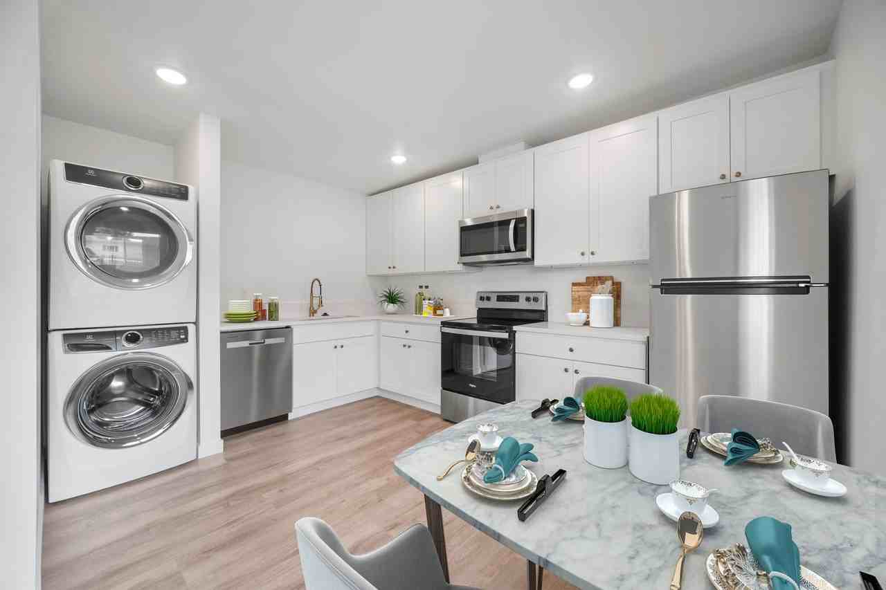 Eastport Manor - Photo 2 of 15