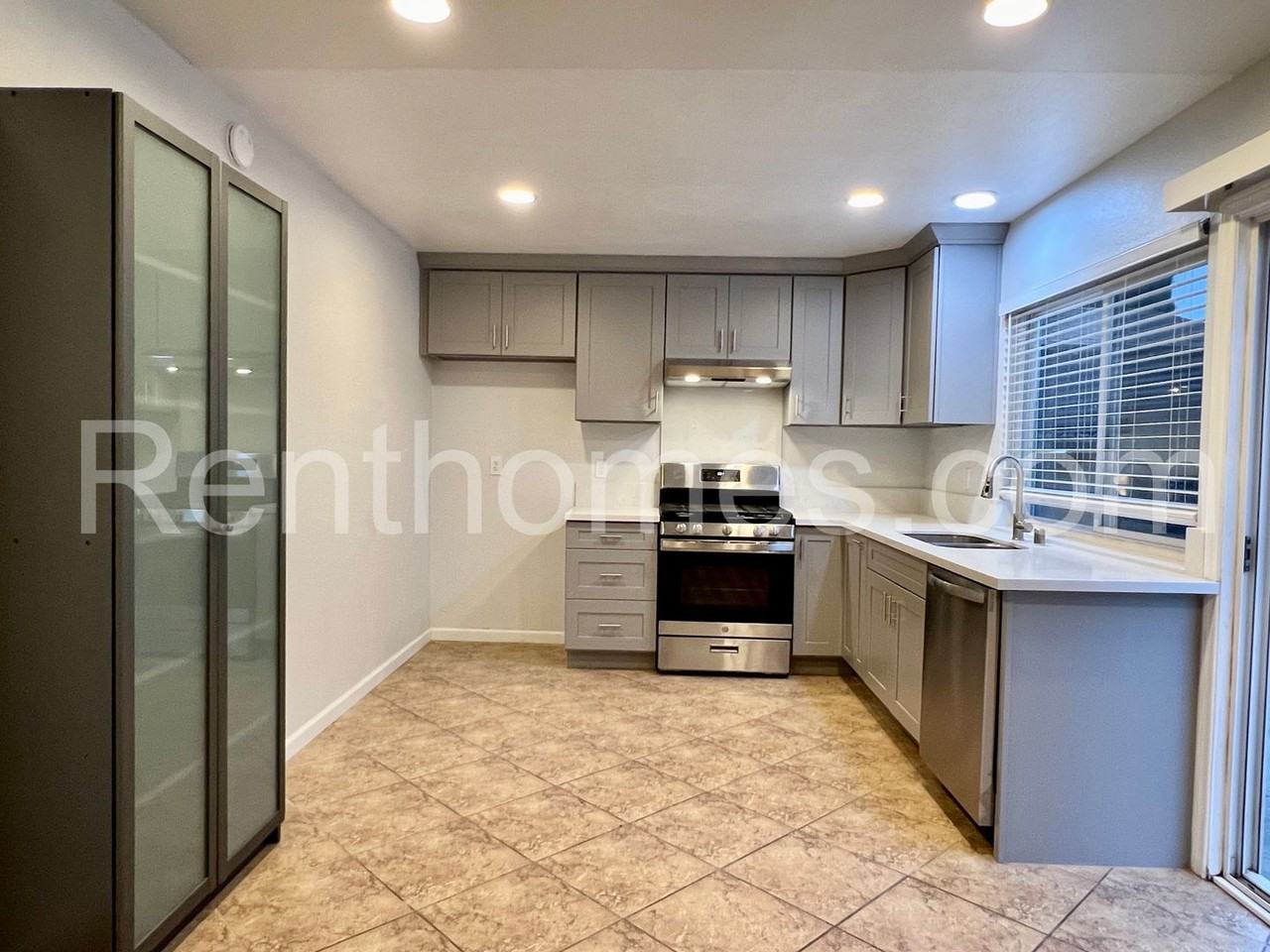 10455 Glenellen Ave - Photo 4 of 18