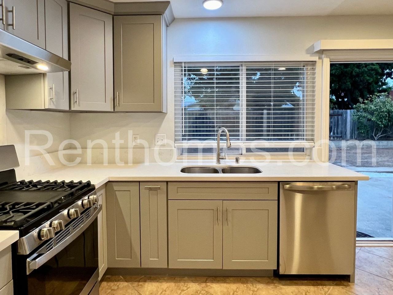 10455 Glenellen Ave - Photo 6 of 18