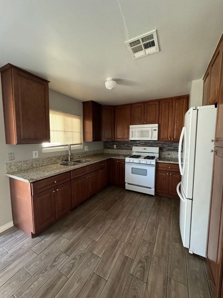 19064 Quebec Ave - Photo 3 of 20