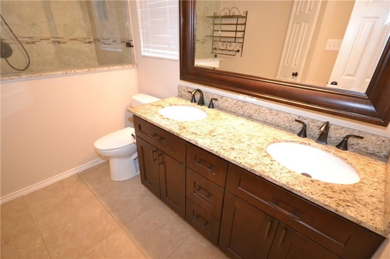 1803 Ascot Ln - Photo 3 of 22