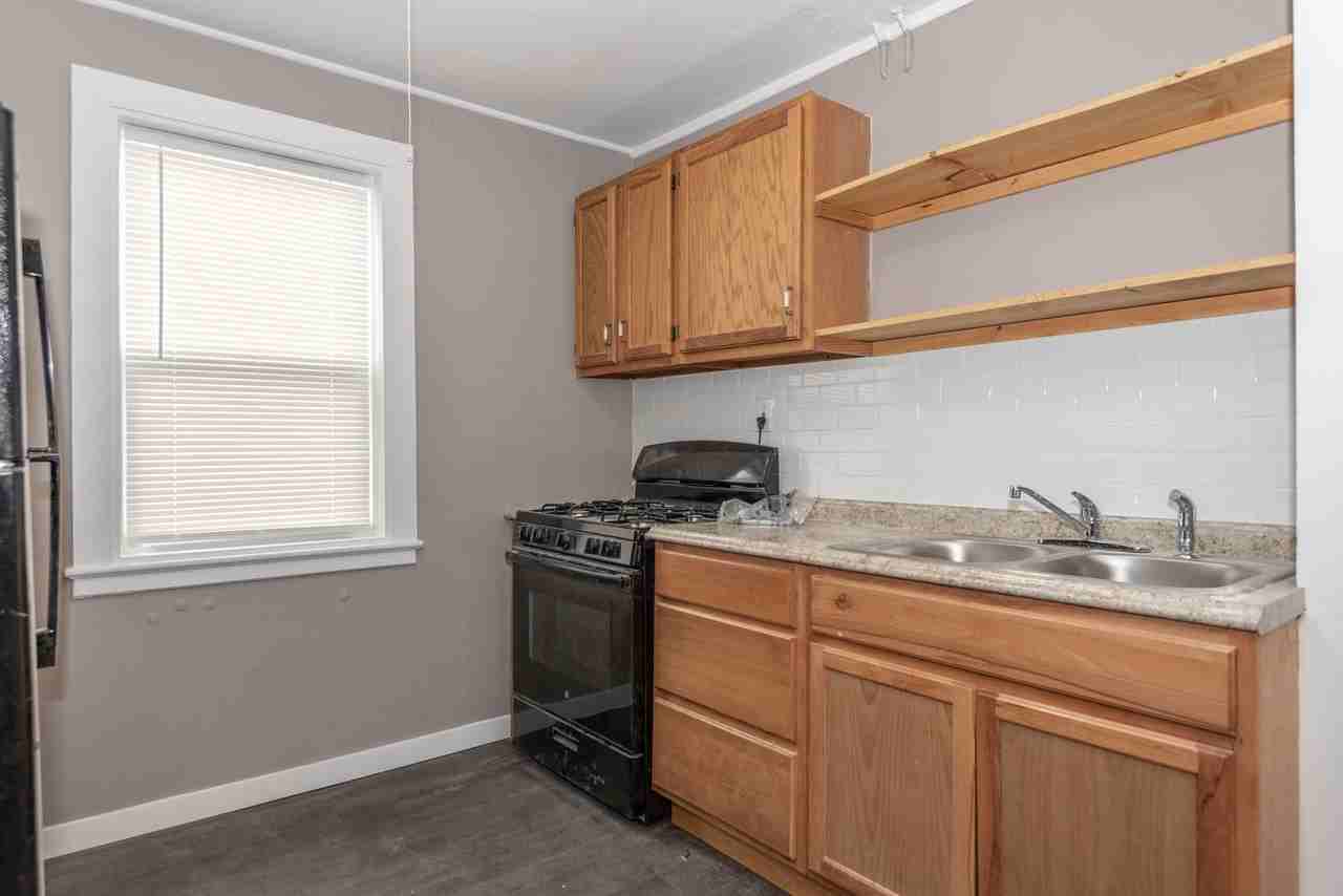 733 W 1st St - Photo 5 of 11