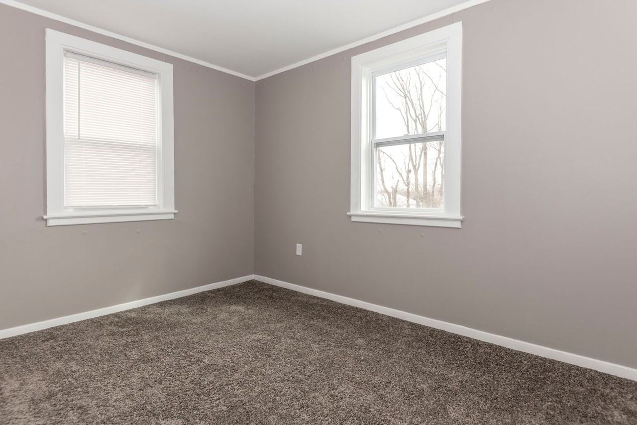 733 W 1st St - Photo 6 of 11