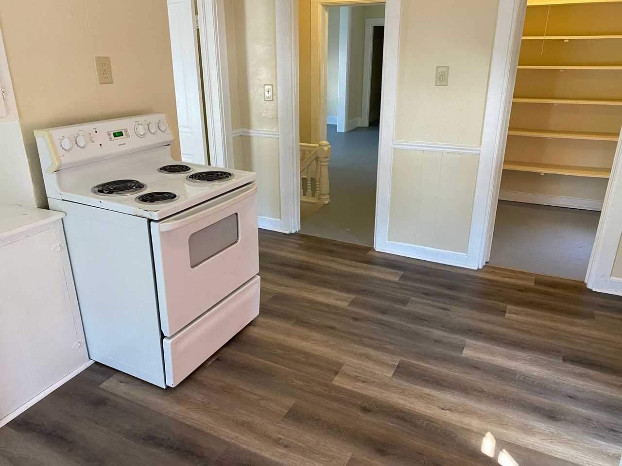 707 Grant St - Photo 4 of 24