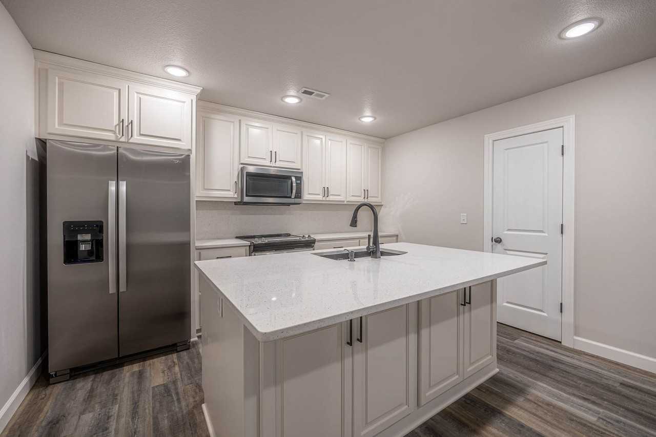 354 SE 95 RD - Photo 3 of 14