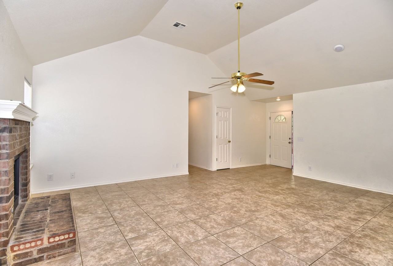 1519 N 1st St - Photo 4 of 24