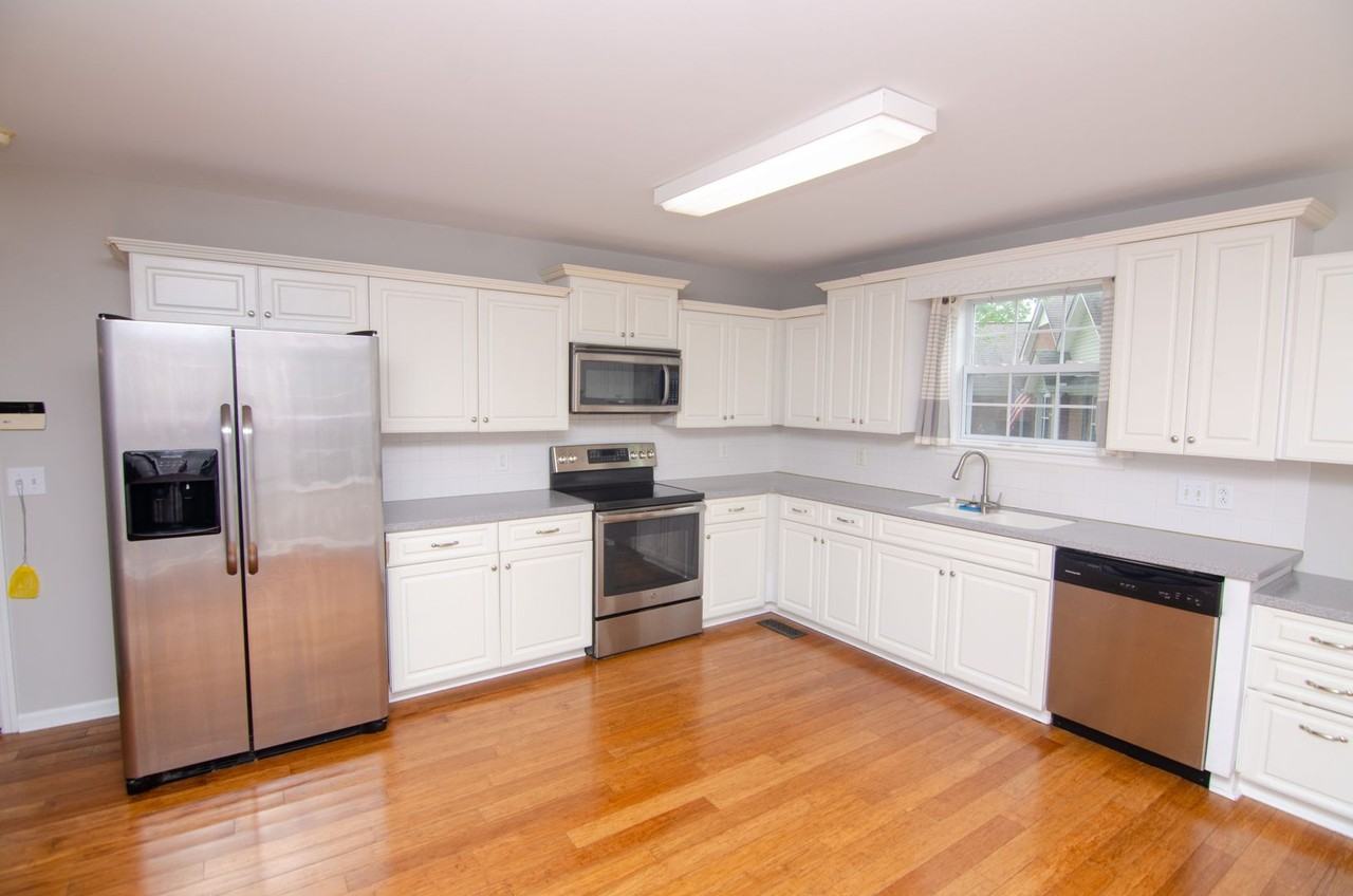 1722 Portway Ct - Photo 6 of 31