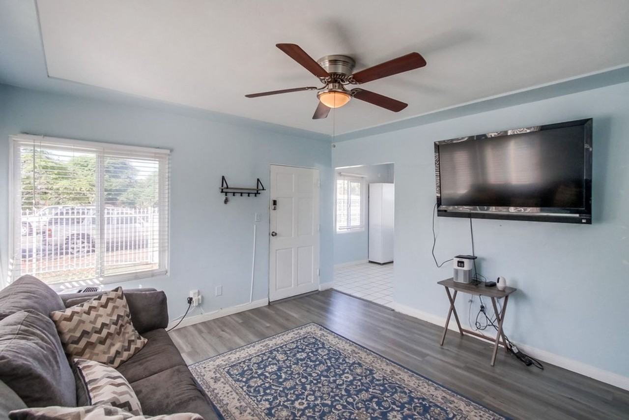 3877 Chamoune Ave - Photo 4 of 33