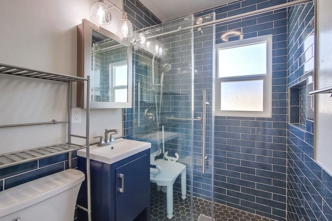 3877 Chamoune Ave - Photo 7 of 33