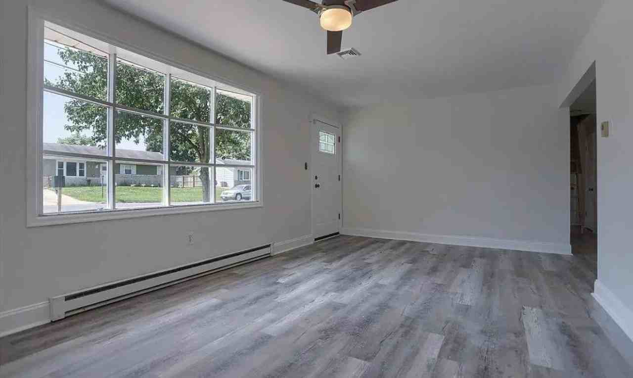 1140 Loop Dr - Photo 3 of 21