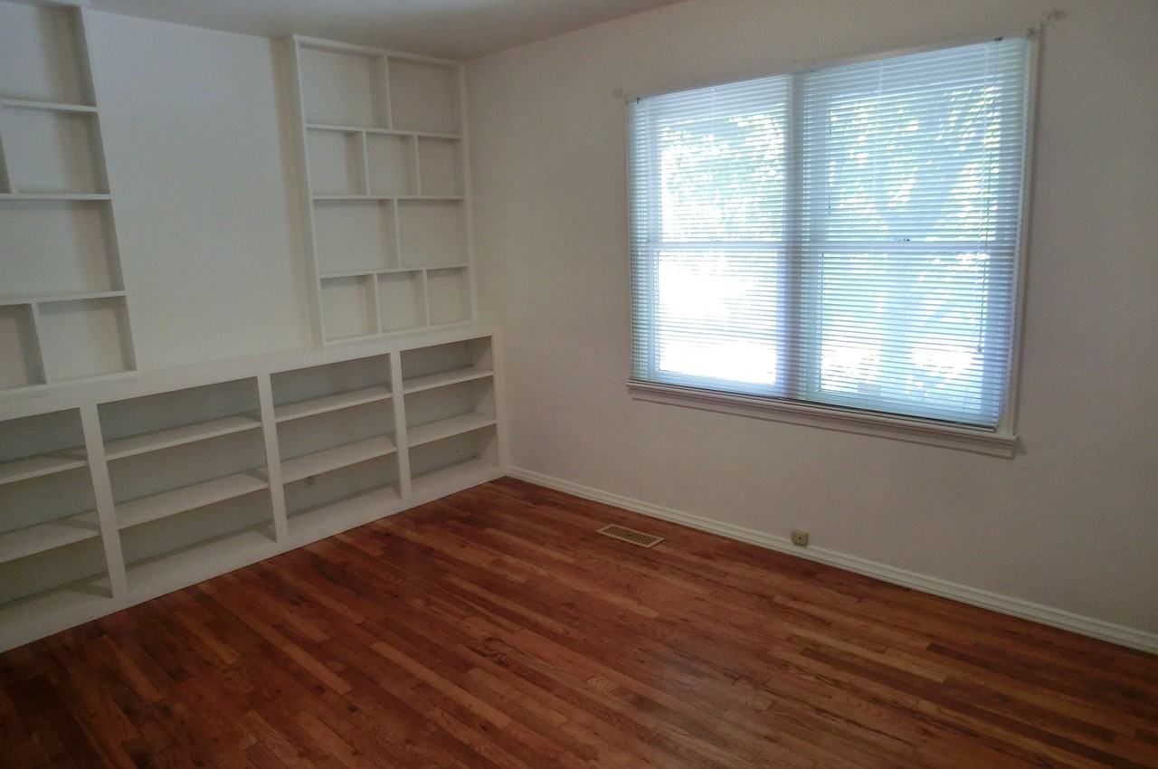 1912 Ne Fairview Ave - Photo 5 of 6