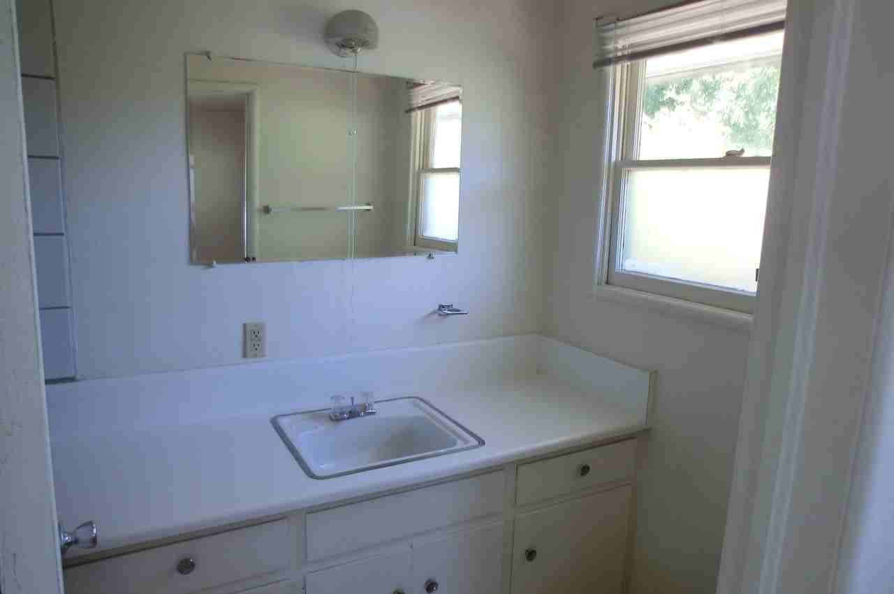 1912 Ne Fairview Ave - Photo 6 of 6