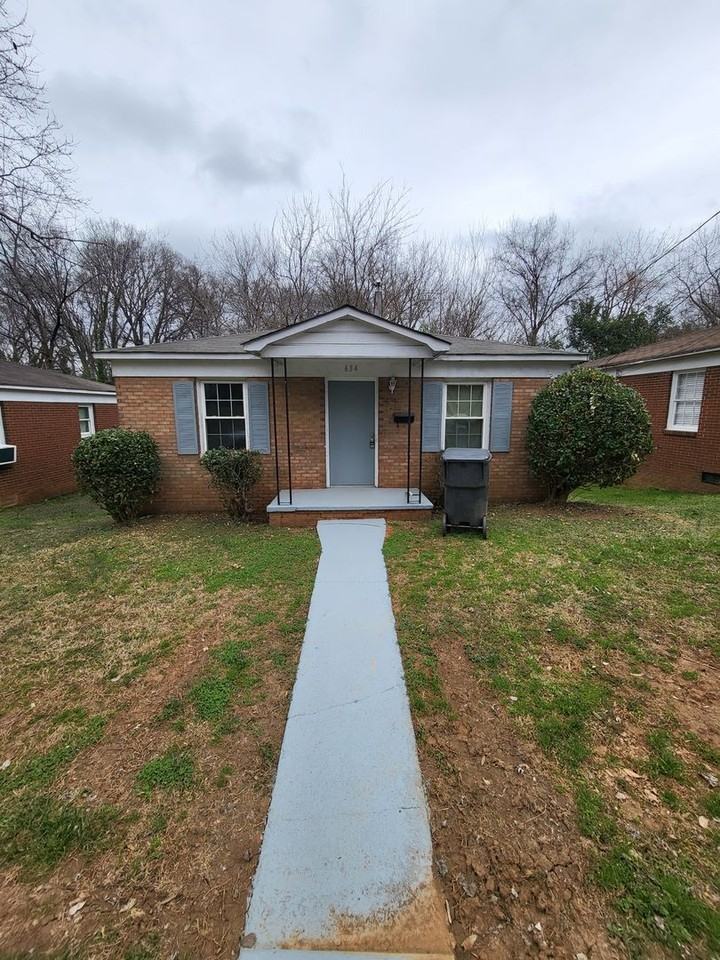 634 Miller St - Photo 3 of 6