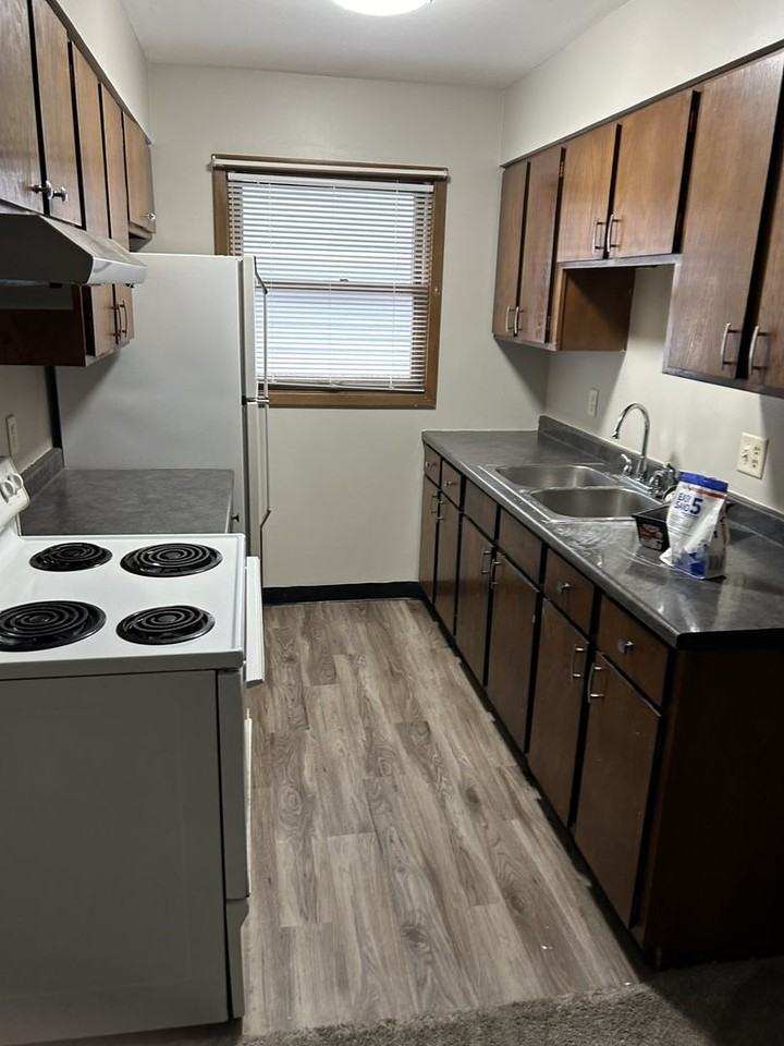 1609 D Street - Photo 4 of 8