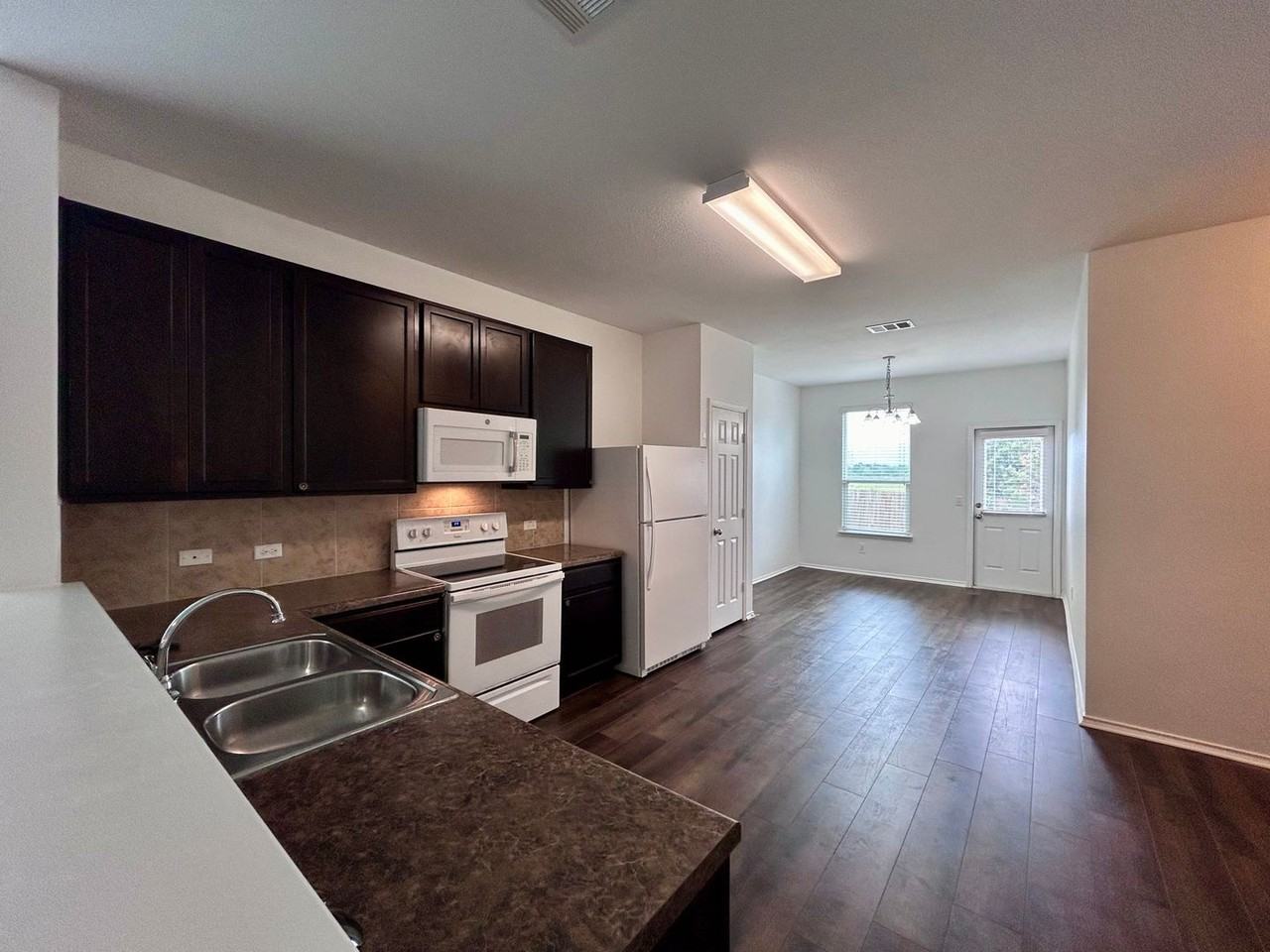 9117 Southwick Dr - Photo 5 of 22