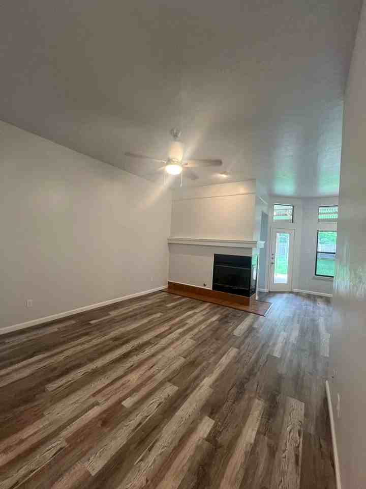 1401 River Oak Dr - Photo 2 of 18