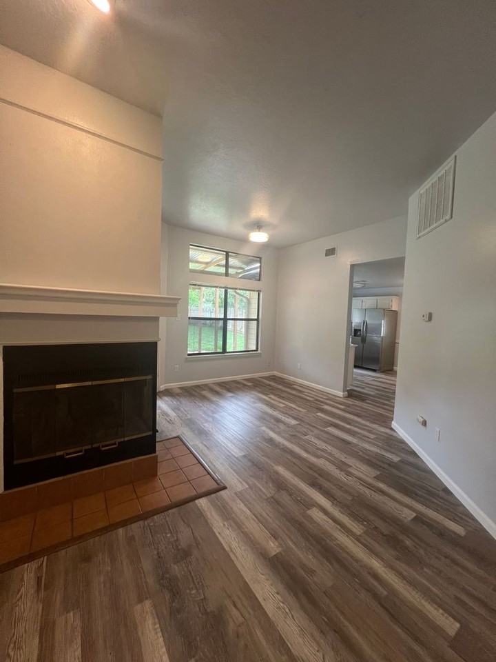 1401 River Oak Dr - Photo 3 of 18