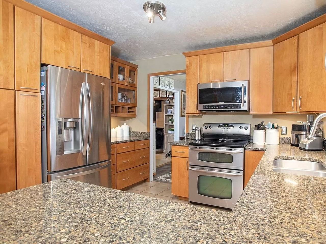 1211 Joyce Dr - Photo 3 of 11