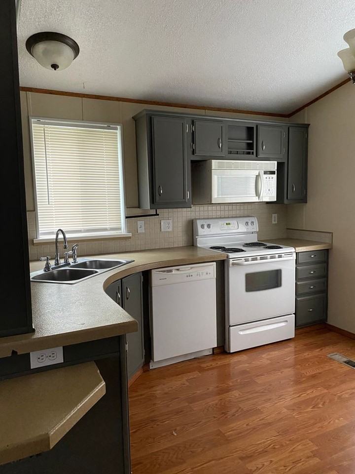 158 W Stratus Ln - Photo 3 of 15