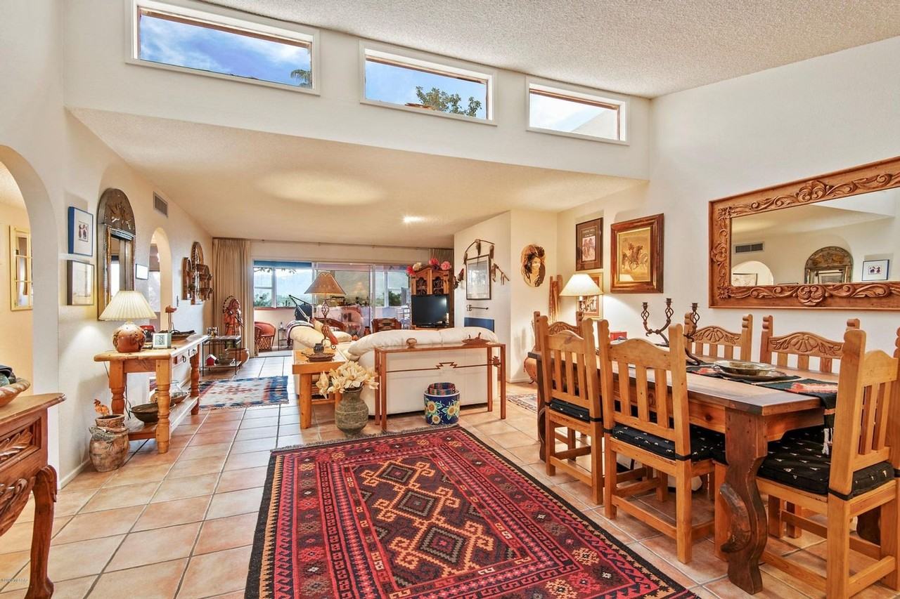 524 N Dodge Blvd - Photo 4 of 13