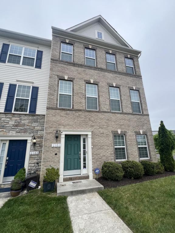 2101 Saint Josephs Dr - Photo 2 of 36
