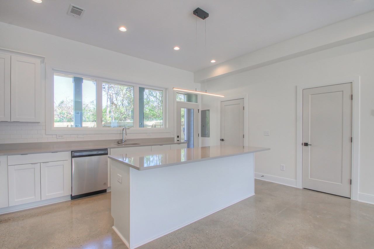 1540 Yarra St #1 - Photo 3 of 50