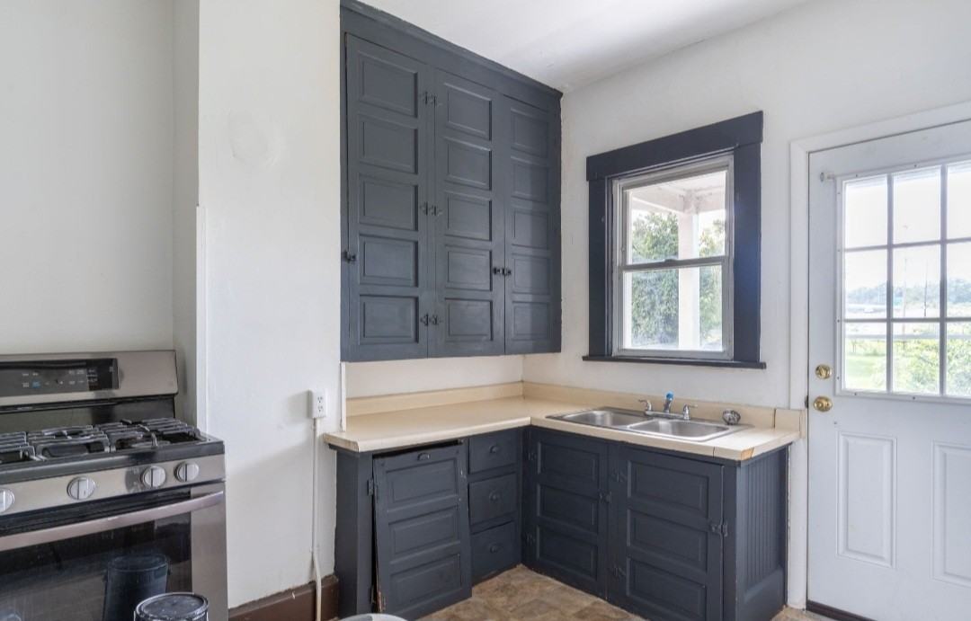 28 Edwards St #28 - Photo 2 of 14