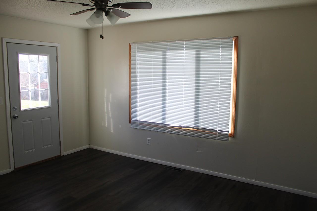 2723 Wayne Ave #2 - Photo 3 of 8