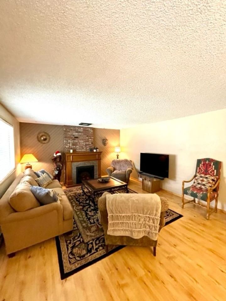 1339 Nw Milwaukee Ave - Photo 3 of 19