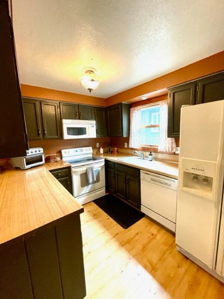 1339 Nw Milwaukee Ave - Photo 6 of 19