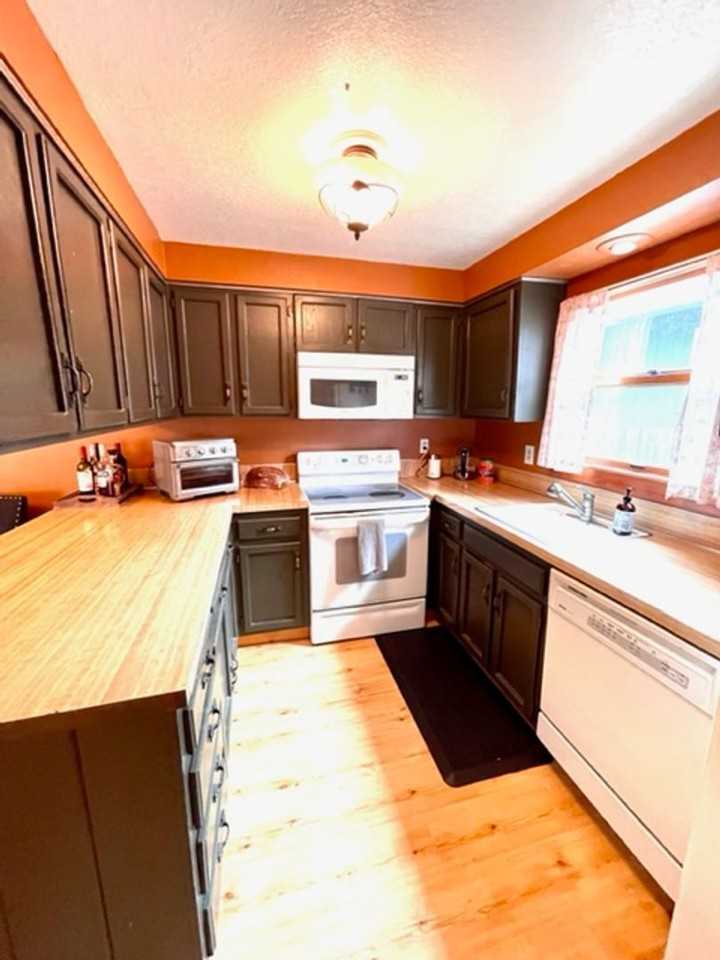 1339 Nw Milwaukee Ave - Photo 7 of 19